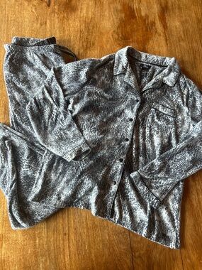 Aria Collection Fleece Leopard Print Pajama Set Med Cozy 2000's Grunge Mob Wife
